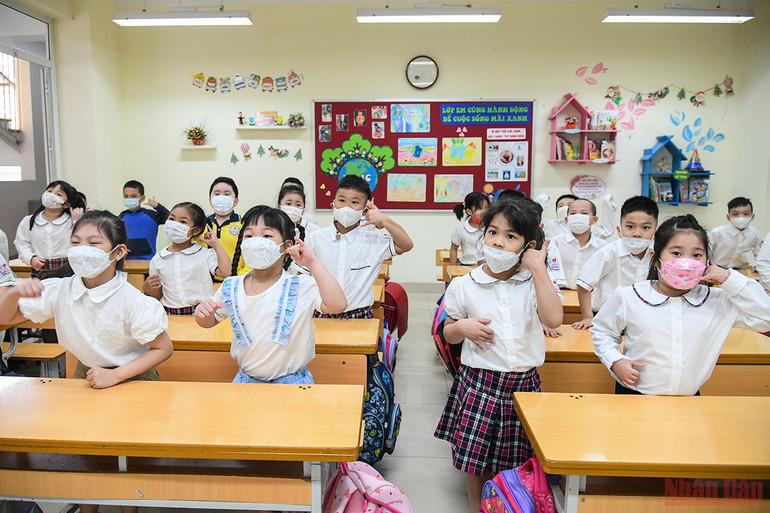 Những khoảnh khắc ngộ nghĩnh, đáng yêu của các con ngày đầu đến trường -0