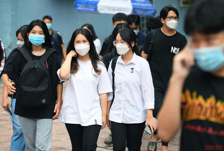 Thí sinh Hà Nội làm thủ tục dự thi tốt nghiệp THPT năm 2022 -0