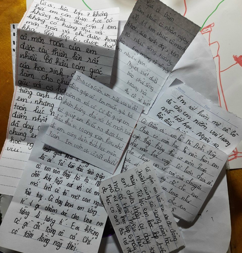 Những bức thư, cánh thiệp gửi gắm tình cảm của học trò muôn nơi gửi về thầy, cô giáo Trường Tiểu học và Trung học cơ sở An Vũ (Quỳnh Phụ, tỉnh Thái Bình). Mô hình “Trường học hạnh phúc” ở An Vũ -0