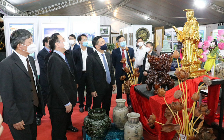 Khai mạc triển lãm “Di sản văn hóa, danh thắng Việt Nam và Sản phẩm thủ công truyền thống” -0