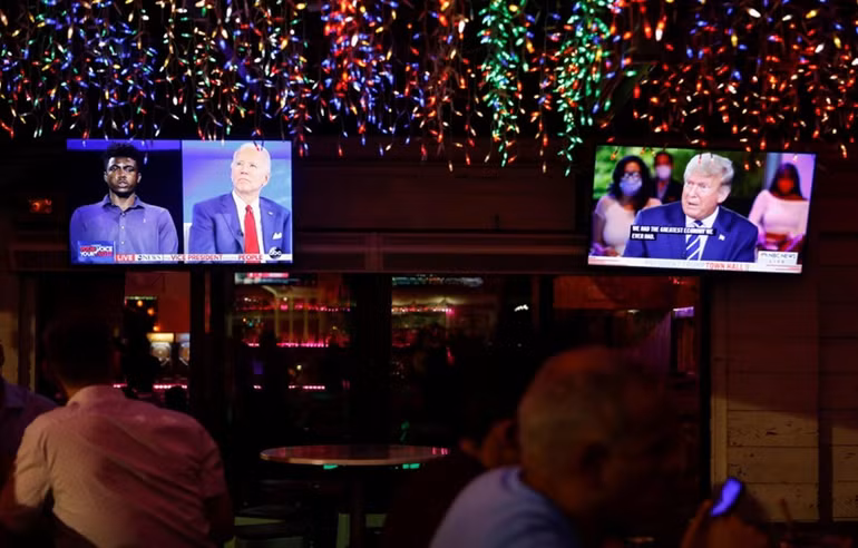 Hai ứng viên Tổng thống Mỹ trong phiên hỏi - đáp riêng rẽ với cử tri -0