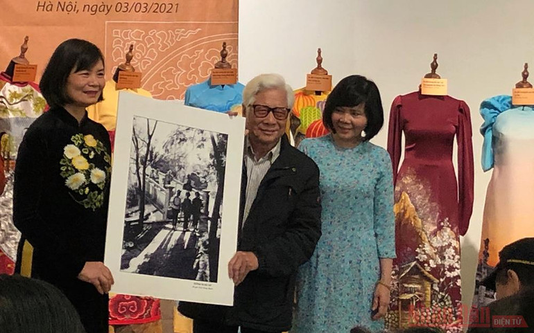 Trao tặng những ký ức về phụ nữ -0