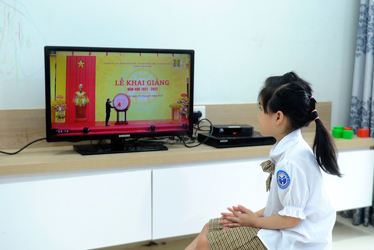 Chùm ảnh: Học sinh cả nước dự lễ khai giảng trực tuyến năm học mới 2021-2022 -0