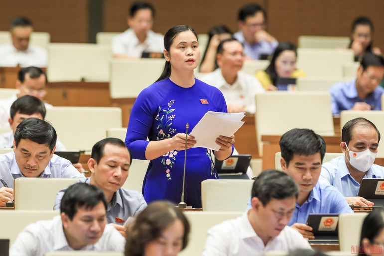 Linh hoạt các giải pháp kiềm chế giá xăng dầu tăng cao -0