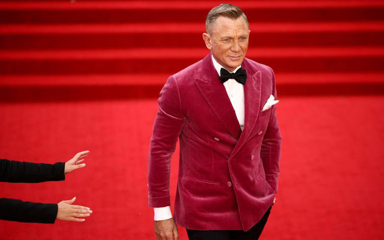 Daniel Craig sẽ chia tay James Bond để trở lại với sân khấu kịch. Tập mới nhất của James Bond làm bùng nổ phòng vé -0