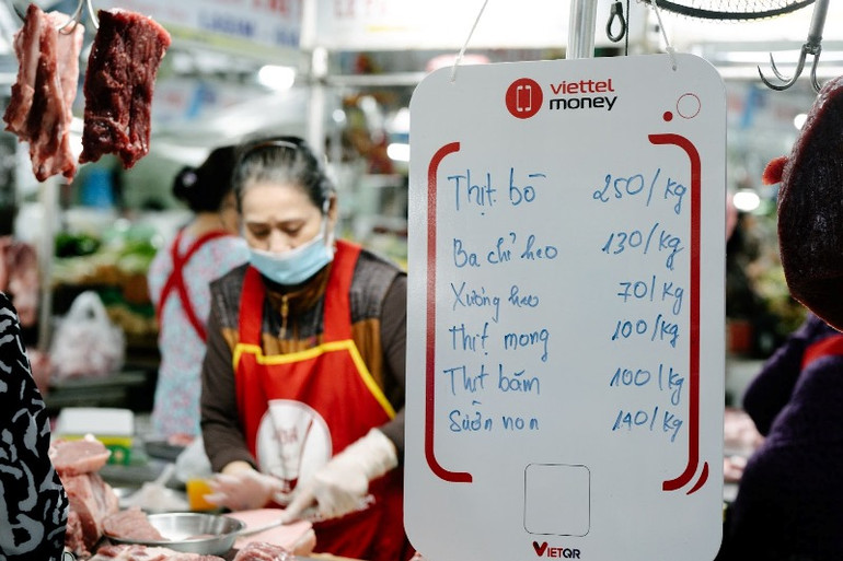 Sử dụng Viettel Money ngay trong những giao dịch tại chợ, tạp hóa… Đưa tiền di động vào cuộc sống: Chuyện không phải một sớm một chiều -0