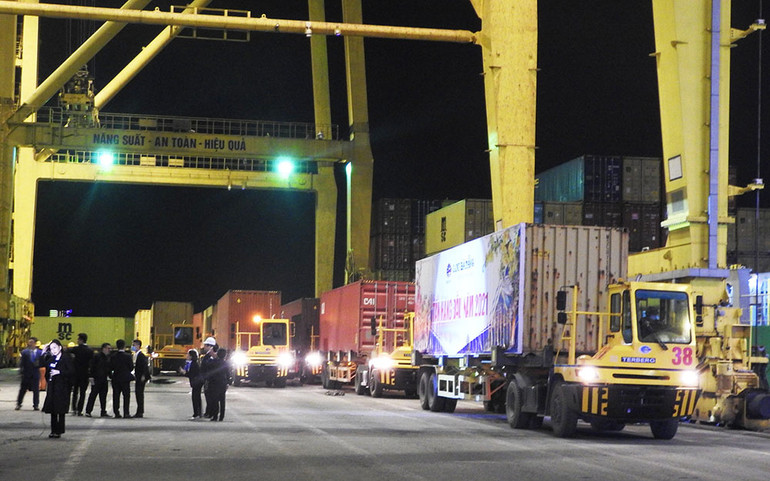Cảng Đà Nẵng đón chuyến hàng đầu năm -0