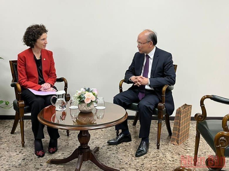 Đại sứ Đinh Toàn Thắng trình Quốc thư tại Công quốc Andorra -0