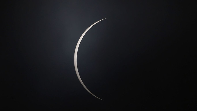 Những bức ảnh tuyệt đẹp về nhật thực toàn phần duy nhất trong năm -0