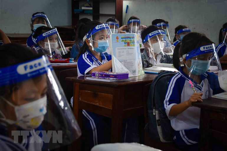 Lớp học đặc biệt giữa mùa dịch Covid-19 tại Cà Mau -0
