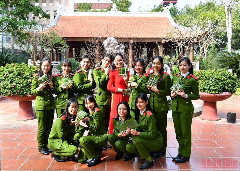 Những chuyến xe yêu thương hỗ trợ sinh viên về quê ăn Tết -0