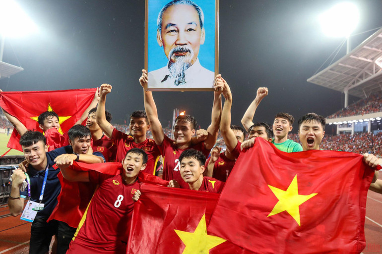 Khoảnh khắc tuyệt vời tại lễ trao Huy chương Vàng bóng đá nam SEA Games 31 -0