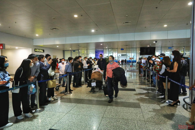 Thêm 2 chuyến bay đưa đồng bào từ Ukraine về nước -0