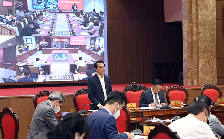 Chủ nhiệm Ủy ban Kiểm tra Thành ủy Hoàng Trọng Quyết phát biểu ý kiến tại hội nghị. (Ảnh: Duy Linh) Tiếp tục đẩy mạnh phân cấp, tăng hiệu quả đầu tư công -0