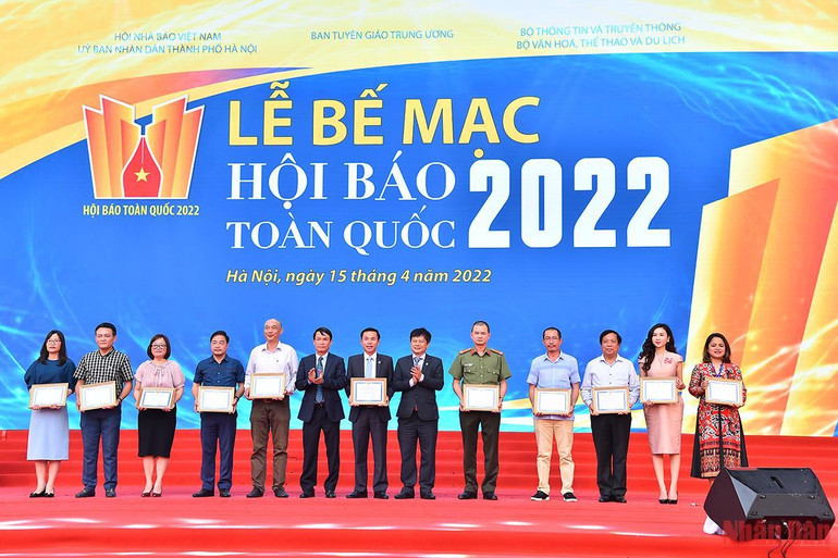 Lễ bế mạc Hội Báo toàn quốc 2022: Tôn vinh những tập thể, đơn vị xuất sắc -0
