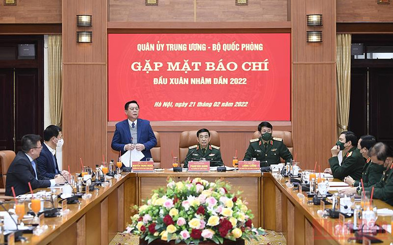 Đồng chí Nguyễn Trọng Nghĩa phát biểu ý kiến tại buổi gặp mặt. (Ảnh: Tuấn Huy) Nâng cao hiệu quả phối hợp tuyên truyền nhiệm vụ quân sự, quốc phòng -0