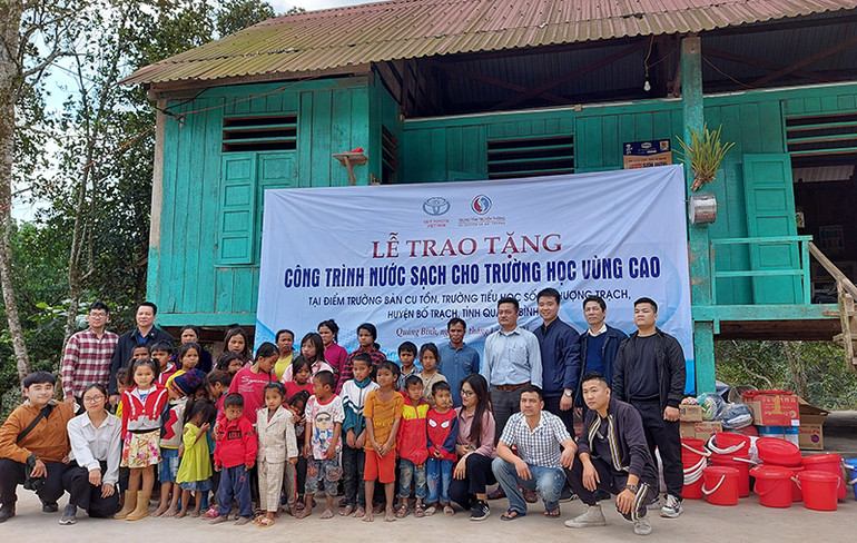 (Ảnh do Công ty Ô tô Toyota Việt Nam cung cấp) Đầu tư hệ thống nước sạch cho trường tiểu học ở Quảng Bình -0
