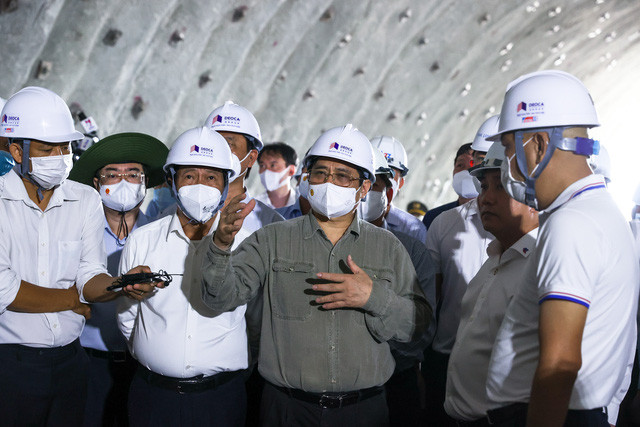 Thủ tướng Phạm Minh Chính tiếp tục kiểm tra, đôn đốc thi công tuyến cao tốc Bắc - Nam -0