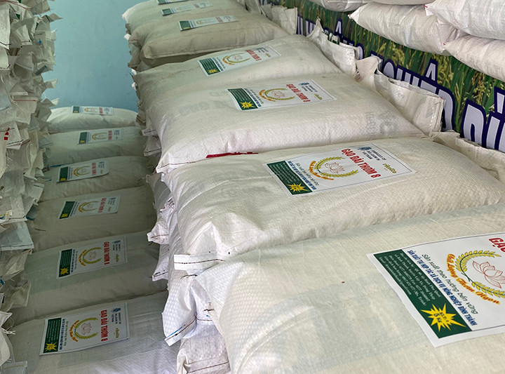 10 tấn gạo sạch tặng lao động nữ bị ảnh hưởng bởi Covid-19 ở Hà Tĩnh -0