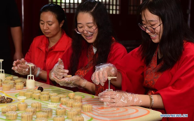 Châu Á thận trọng đón Trung thu -0