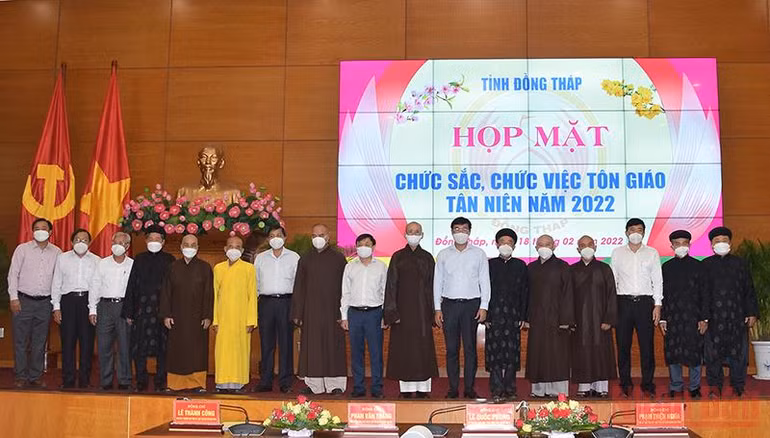 Các tôn giáo tích cực xây dựng quê hương đất sen hồng -0