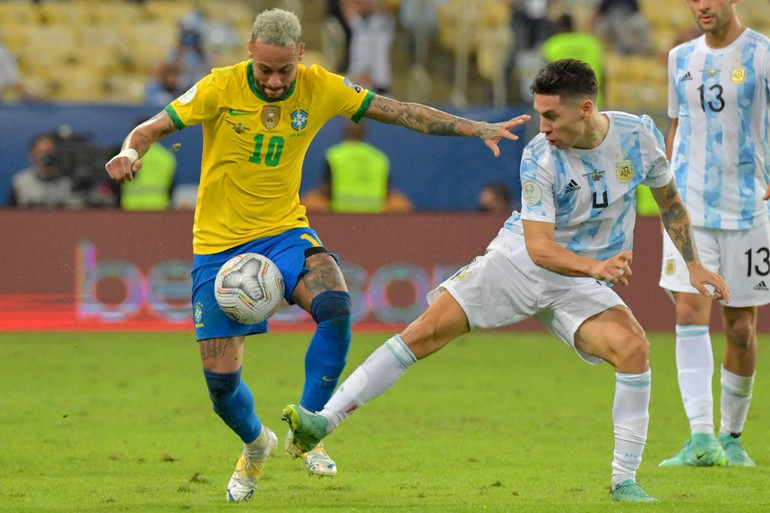 Brazil đã làm tất cả những gì có thể song các cầu thủ đội khách cũng không ngần ngại phạm lỗi để bẻ gãy các đợt tấn công từ đội chủ nhà. (Ảnh: Copa America) Cận cảnh Messi cùng Argentina vô địch Copa America 2021 -0