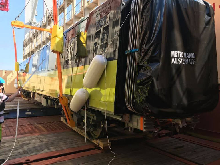 Cận cảnh đoàn tàu Nhổn – ga Hà Nội đang trên đường về Việt Nam -0