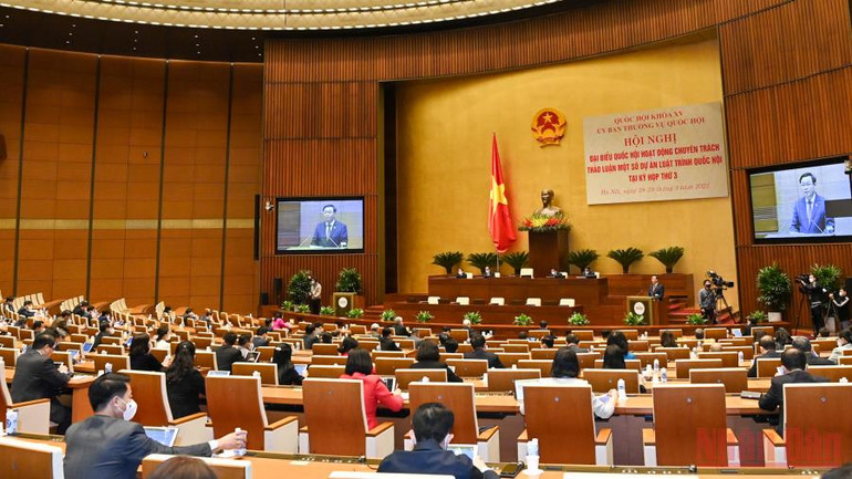 Hội nghị đại biểu Quốc hội hoạt động chuyên trách diễn ra trong hai ngày 28, 29/3 theo hình thức trực tiếp kết hợp với trực tuyến, với điểm cầu chính tại hội trường Diên Hồng, Nhà Quốc hội. Tổng Bí thư Nguyễn Phú Trọng dự hội nghị đại biểu Quốc hội chuyên trách -0