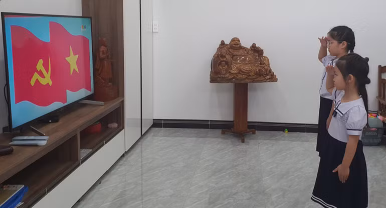 Chùm ảnh: Học sinh cả nước dự lễ khai giảng trực tuyến năm học mới 2021-2022 -2