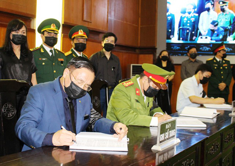 Đông đảo cán bộ, nhân dân viếng cố Tổng bí thư Lê Khả Phiêu -0