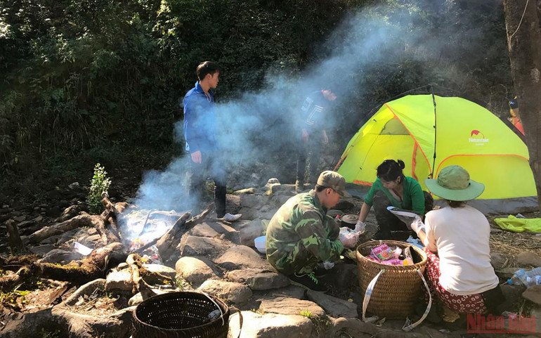 Xanh ngát màu Pu Ta Leng -0