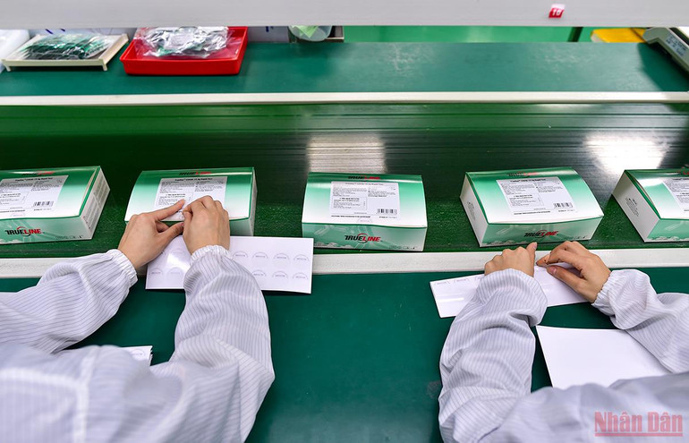 Cận cảnh quy trình sản xuất kit Test nhanh kháng nguyên SARS-CoV-2 “Made in Viet Nam” -0