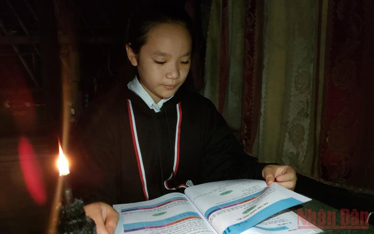 Sớm hoàn thành công trình điện cho các thôn vùng cao xã Phường Tiến -0