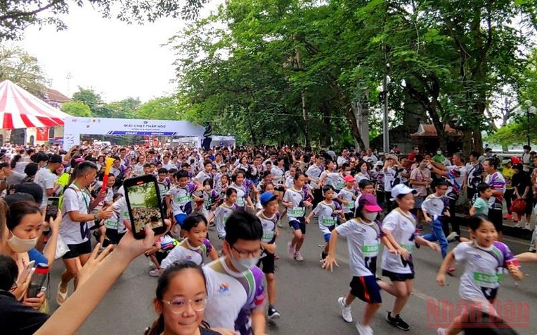Giải chạy thu hút đông đảo các tầng lớp nhân dân tham gia. Giải chạy Pháp ngữ tôn vinh vai trò của nữ giới trong xã hội -0