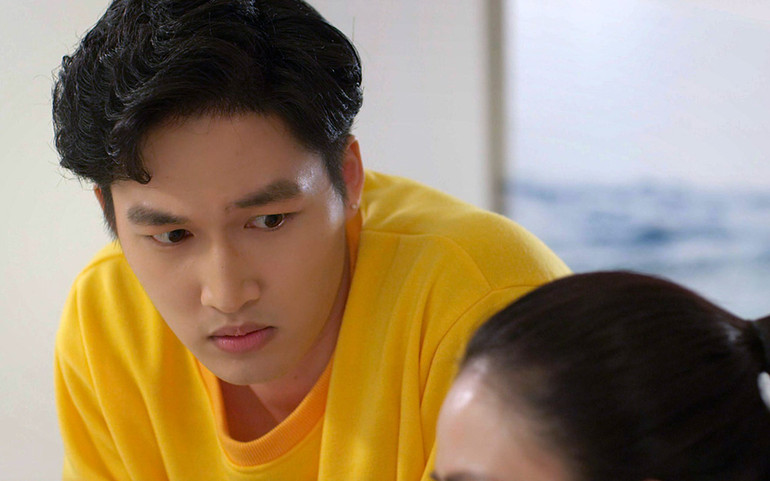 Cơn bão “Hướng dương ngược nắng” -0