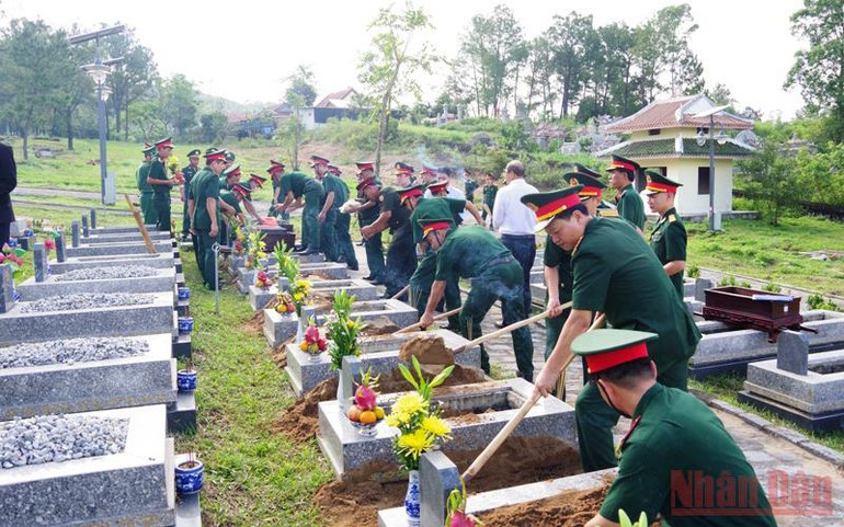 Truy điệu, an táng 16 hài cốt liệt sĩ Quân tình nguyên và chuyên gia Việt Nam hy sinh tại Lào -0