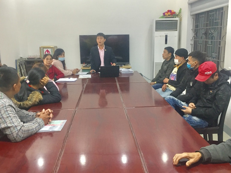 Ngân hàng CSXH Tương Dương tư vấn cho bà con dân tộc Khơ mú bản Côi xã Lượng Minh vay vốn XKLĐ. Tiếp sức cho đồng bào vùng 30a vươn lên thoát nghèo -0