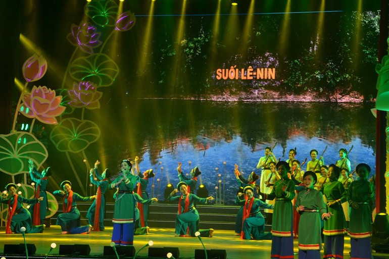 Chương trình nghệ thuật “Tự hào thành phố mang tên Bác” -0