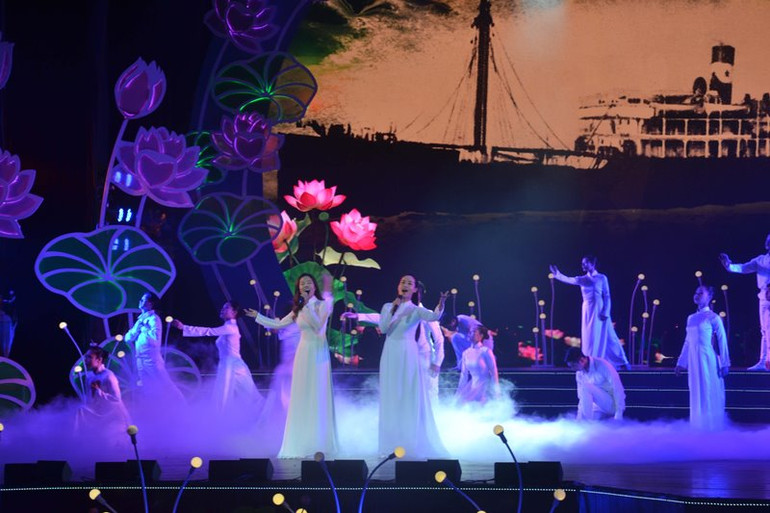 Chương trình nghệ thuật “Tự hào thành phố mang tên Bác” -0