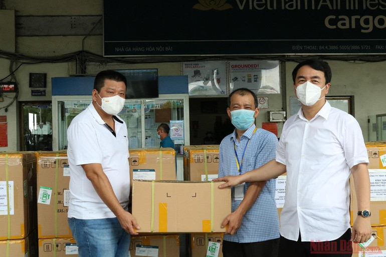 Công ty Medicon trao tặng 100.000 bộ kit test nhanh kháng nguyên cho TP Hồ Chí Minh -0