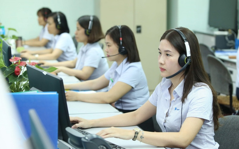 Phát hiện cuộc gọi, tin nhắn có dấu hiệu lừa đảo, khách hàng vui lòng phản ánh về tổng đài 18001091 của VNPT để được kịp thời tư vấn, hướng dẫn. VNPT khuyến cáo khách hàng cảnh giác trước hành vi lừa đảo qua điện thoại vào thời điểm cuối năm -0