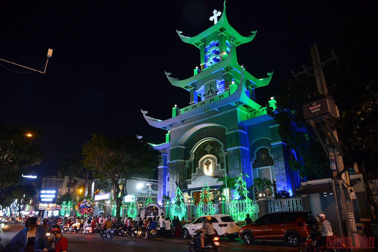 Một mùa Giáng sinh đặc biệt của 2 thành phố lớn Hà Nội và thành phố Hồ Chí Minh -0