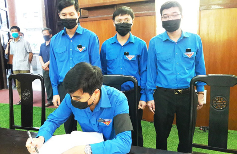 Tuổi trẻ Thanh Hóa nguyện tiếp bước ông cha, xung kích trong sự nghiệp xây dựng, bảo vệ đất nước. Đông đảo cán bộ, nhân dân viếng cố Tổng bí thư Lê Khả Phiêu -0