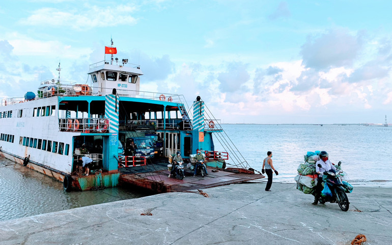 Phà biển ra đảo Cát Bà đã bị tạm dừng từ trưa 9/10 để chống bão số 7. Hải Phòng cấm biển để phòng, chống bão số 7 -0