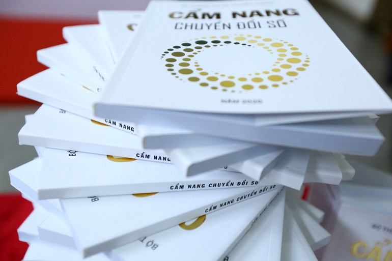 Ra mắt Cẩm nang chuyển đổi số -0