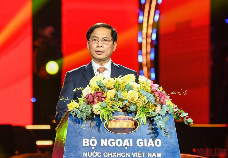 Chủ tịch nước Nguyễn Xuân Phúc dự chương trình Xuân Quê hương 2022 -3