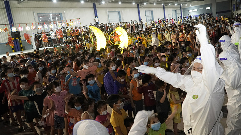 Tặng quà trung thu cho thiếu nhi tại cơ sở điều trị Covid-19 -0