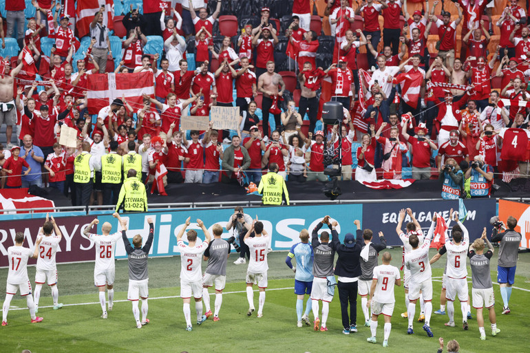 Những khoảnh khắc ấn tượng tại vòng 1/8 Euro 2020 -0