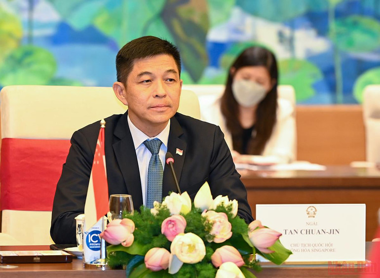 Chủ tịch Quốc hội Vương Đình Huệ đón, hội đàm với Chủ tịch Quốc hội Singapore Tan Chuan-Jin -7