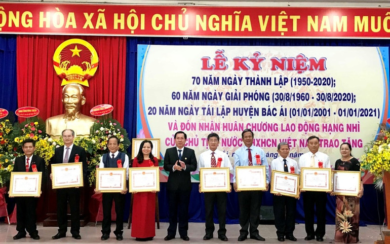 Huyện Bác Ái đón nhận Huân chương Lao động hạng Nhì -0